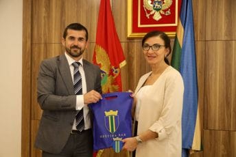 Jačanje saradnje: Ambasadorka Gruzije u Budimpešti i počasni konzul te zemlje u Crnoj Gori posjetili Bar Jačanje saradnje: Ambasadorka Gruzije u Budimpešti i počasni konzul te zemlje u Crnoj Gori posjetili Bar