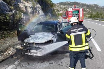 Gorjelo vozilo na putnom pravcu Cetinje – Podgorica: Intervenisali vatrogasci Gorjelo vozilo na putnom pravcu Cetinje – Podgorica: Intervenisali vatrogasci