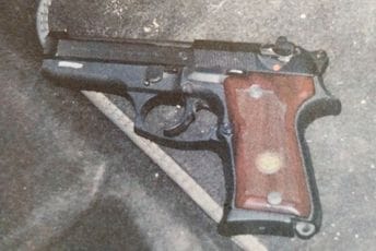 Uprava policije: U Tivtu uhapšena dva pripadnika kriminalne grupe i jedno lice koje im je blisko, pronađen pištolj s metkom u cijevi Uprava policije: U Tivtu uhapšena dva pripadnika kriminalne grupe i jedno lice koje im je blisko, pronađen pištolj s metkom u cijevi