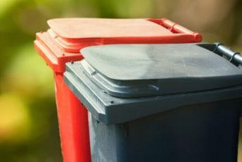 Pronašao zlato u kanti za smeće i vratio ga vlasniku Pronašao zlato u kanti za smeće i vratio ga vlasniku