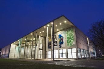 Radnik okačio svoju sliku u muzeju u Minhenu Radnik okačio svoju sliku u muzeju u Minhenu