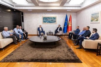 Spajić sa mještanima Botuna: Kroz konstruktivan dijalog do opšteprihvatljivog rješenja Spajić sa mještanima Botuna: Kroz konstruktivan dijalog do opšteprihvatljivog rješenja