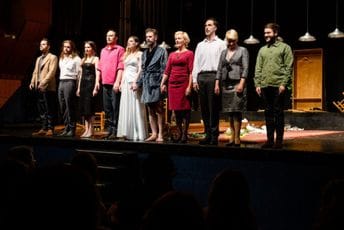 (FOTO) "Malograđanska svadba" otvorila RUTA festival u Podgorici: "Brčkanje" u emocionalnom i duhovnom plićaku (FOTO) "Malograđanska svadba" otvorila RUTA festival u Podgorici: "Brčkanje" u emocionalnom i duhovnom plićaku