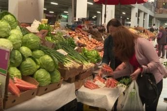 Cijene previsoke, kupci nezadovoljni: Pijaca skuplja od marketa i prodavnica Cijene previsoke, kupci nezadovoljni: Pijaca skuplja od marketa i prodavnica
