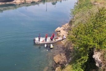 Nakon tri dana potrage: Iz Morače izvučeno tijelo muške osobe Nakon tri dana potrage: Iz Morače izvučeno tijelo muške osobe