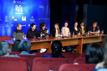 Slovenačka "Nora" obilježila drugo veče RUTA festivala: U odnosu na vrijeme kad je Ibzen pisao komad žena se danas stigmatizuje više Slovenačka "Nora" obilježila drugo veče RUTA festivala: U odnosu na vrijeme kad je Ibzen pisao komad žena se danas stigmatizuje više