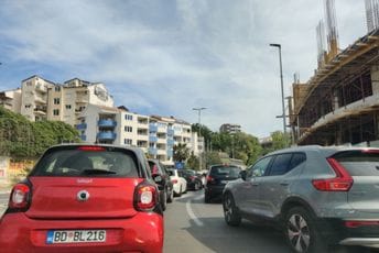 Saobraćajni kolaps u Tivtu, Budvi i Kotoru (FOTO) Saobraćajni kolaps u Tivtu, Budvi i Kotoru (FOTO)