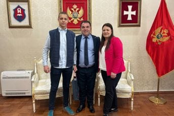 Mladi Cetinjanin najbolji na Državnom takmičenju iz istorije; Đurašković: Ovakvi ljudi biće u fokusu našeg rada Mladi Cetinjanin najbolji na Državnom takmičenju iz istorije; Đurašković: Ovakvi ljudi biće u fokusu našeg rada