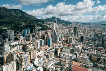 Gradonačelnik Bogote zamolio parove da se tuširaju zajedno Gradonačelnik Bogote zamolio parove da se tuširaju zajedno