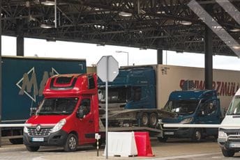 Crna Gora i Ukrajina uvode bezvizni režim za transport, najavili i uspostavljanje autobuskih linija od Budve do Kijeva Crna Gora i Ukrajina uvode bezvizni režim za transport, najavili i uspostavljanje autobuskih linija od Budve do Kijeva