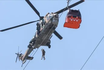 Završena akcija u Antaliji: Spašeni svi zaglavljeni u kabinama žičare Završena akcija u Antaliji: Spašeni svi zaglavljeni u kabinama žičare