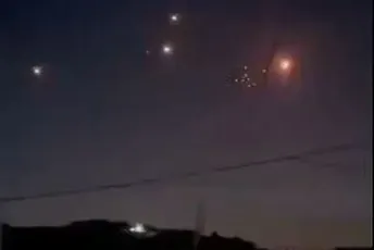 Iran lansirao desetine dronova ka Izraelu, Netanjahu poručio da su spremni Iran lansirao desetine dronova ka Izraelu, Netanjahu poručio da su spremni