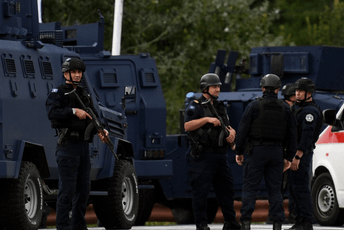 Hapšenje na sjeveru Kosova zbog kršenja ustavnog poretka Hapšenje na sjeveru Kosova zbog kršenja ustavnog poretka