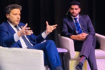 Abazović sa studentima u Dubaiju: U politiku ne treba ući da biste postali neko, već da bi promijenili nešto Abazović sa studentima u Dubaiju: U politiku ne treba ući da biste postali neko, već da bi promijenili nešto