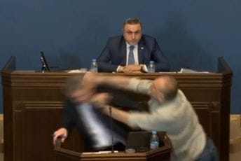 (VIDEO) Tuča u gruzijskom parlamentu: Pesnicom u lice na predstavnika vladajuće partije