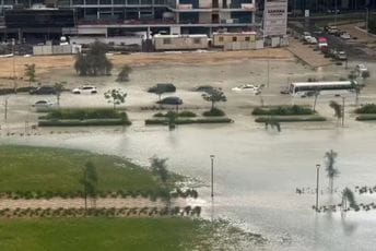 U Omanu 18 poginulih u poplavama, ulice Dubaija pod vodom