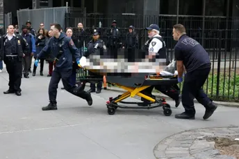 Užas u Njujorku: Čovjek se spalio ispred sudnice, ljudi bježali...