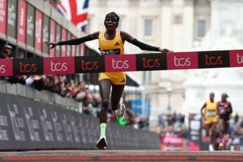 Brže od svjetskog rekorda bile čak četiri maratonke, a Kenijki pripalo zlato