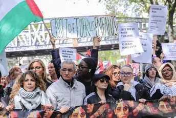 Parižani protestovali protiv rasizma, islamofobije i nasilja Parižani protestovali protiv rasizma, islamofobije i nasilja