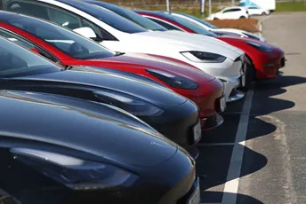 Tesla ponovo snižava cijene vozila