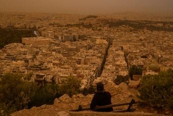 (VIDEO) Nestvarni prizori u Atini: Grad prekrila prašina iz Sahare