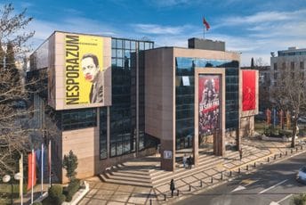Majski repertoar nacionalnog teatra: Narodno pozorište iz Sarajeva dolazi u Podgoricu, CNP gostuje u Beogradu