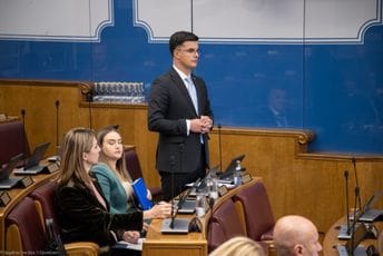 Vlada usvojila informaciju: Šaranović je protiv gašenja kamera na javnim površinama