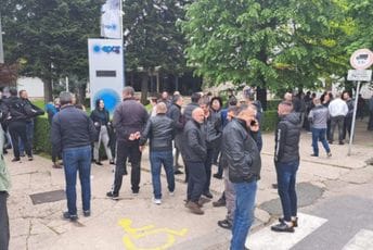 Protest radnika Željezare, traže isplatu martovske zarade