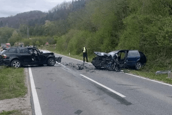 Težak udes na putu Pljevlja - Đurđevića Tara, dvije osobe povrijeđene