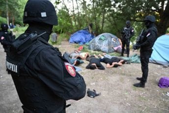 Srbija: Tri osobe uhapšene zbog sumnje na šverc više od 100 migranata