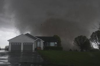 Tornado razorio Nebrasku i Ajovu: Najteže će biti danas (VIDEO)