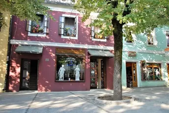 Osnovana 1878. godine: Prva državna apoteka na Cetinju sačuvala autentični izgled