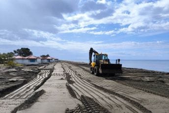 Završeno mašinsko ravnanje i prihranjivanje plaže na Adi Bojani