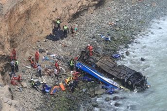 Autobus  se survao u rijeku u Peruu: Poginule 23 osobe