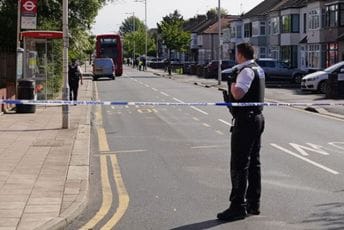London: Preminuo dječak nakon što je jutros ranjen mačem