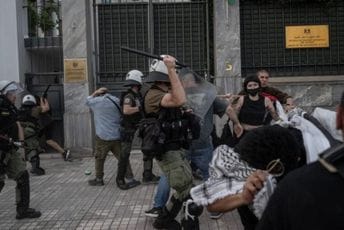 U Atini sukob propalestinskih demonstranata i policije: Korišćeni pendreci, suzavac i šok bombe