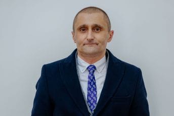 DPS Nikšić: Ponovo napadnut naš odbornik Rajko Perović, nadležni da zaštite njega i njegovu porodicu