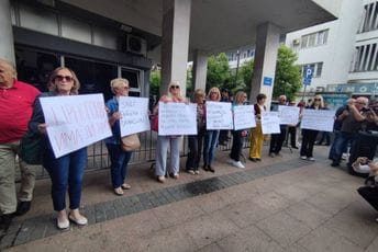 "Ne sudimo bez suda": U Podgorici počeo skup podrške Milivoju Katniću
