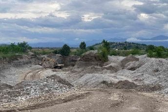 Lakušić: Nastavlja se krađa šljunka u koritu Morače Lakušić: Nastavlja se krađa šljunka u koritu Morače