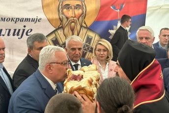 Ordenom Marka Dakovića: Mandić odlikovao Metodija Ordenom Marka Dakovića: Mandić odlikovao Metodija