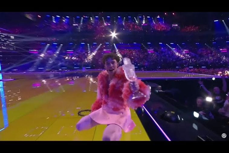 (VIDEO) Pobjednik Evrovizije slučajno razbio trofej i povrijedio prst