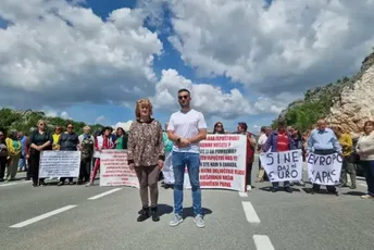 Još bez reakcije Vlade: Radnici „Košute” i danas blokirali saobraćaj Još bez reakcije Vlade: Radnici „Košute” i danas blokirali saobraćaj