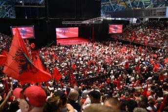 Rama govorio pred punom dvoranom u Atini, u Grčkoj bijesni, tvrde da falsifikuje istoriju Rama govorio pred punom dvoranom u Atini, u Grčkoj bijesni, tvrde da falsifikuje istoriju