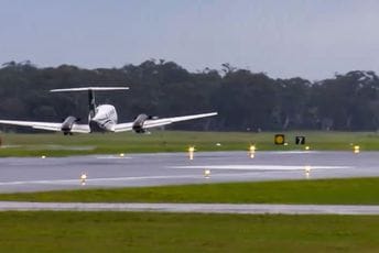 (VIDEO) Avion u Australiji sletio s uvučenim točkovima (VIDEO) Avion u Australiji sletio s uvučenim točkovima