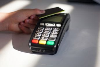 Nikšićanin osumnjičen da je tuđom karticom plaćao robu u radnjama nekoliko gradova; Podnijeta prijava i zbog nelegalne gradnje u Kličevu