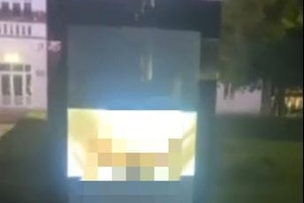 Vjerovali ili ne: Na led bilbordima u Podgorici sinoć pušten porno film Vjerovali ili ne: Na led bilbordima u Podgorici sinoć pušten porno film