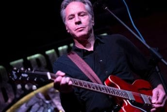 "Rockin' in the Free World": Blinken pjevao i svirao gitaru sa lokalnim bendom u Kijevu (VIDEO) "Rockin' in the Free World": Blinken pjevao i svirao gitaru sa lokalnim bendom u Kijevu (VIDEO)