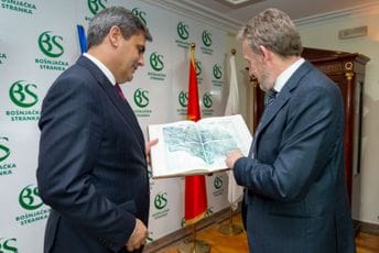 Izetbegović u Podgorici: Od Crne Gore se očekuje da podrži Rezoluciju o genocidu u Srebrenici Izetbegović u Podgorici: Od Crne Gore se očekuje da podrži Rezoluciju o genocidu u Srebrenici