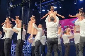 (VIDEO) Očevi plesali sa svojim princezama u KIC-u (VIDEO) Očevi plesali sa svojim princezama u KIC-u