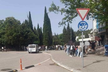 Podgorica: Potukli se maturanti u blizini Gimnazije, policija na licu mjesta